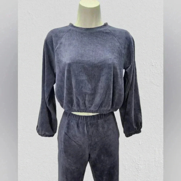 Old Navy Girls Velvet Ribbed Top and Flare Pants Set L (10/12) - Picture 2 of 11